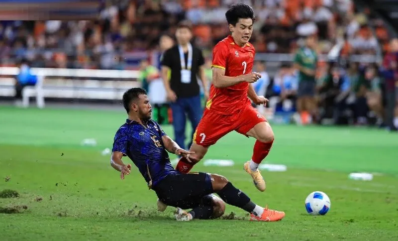 Tuyển nam Thái Lan đã có hiệp 1 đầy ấn tượng khi dẫn U22 Việt Nam 2 - 0